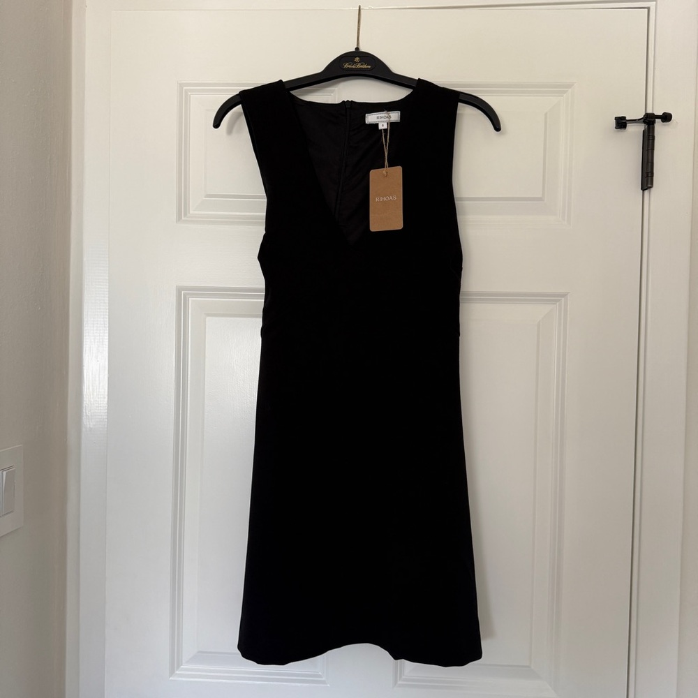 RIHOAS Black V-Neck Mini Dress
